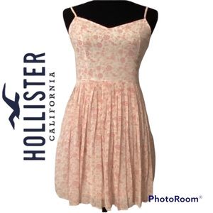 ✨ Hollister Pink Floral Dress ✨